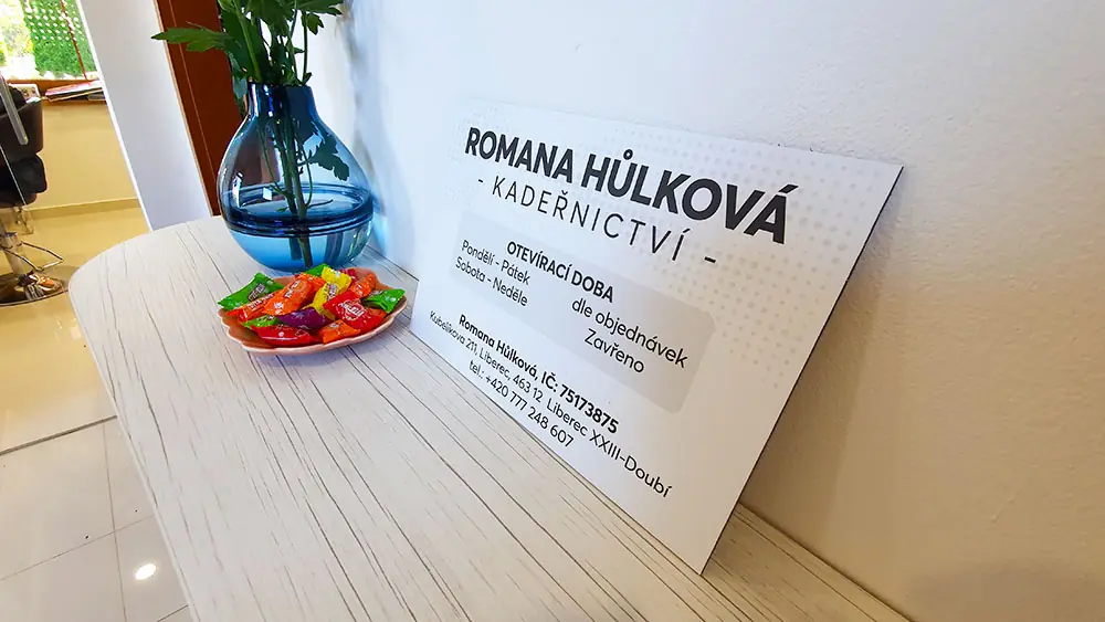 Vstup do studia Romany Hůlkové