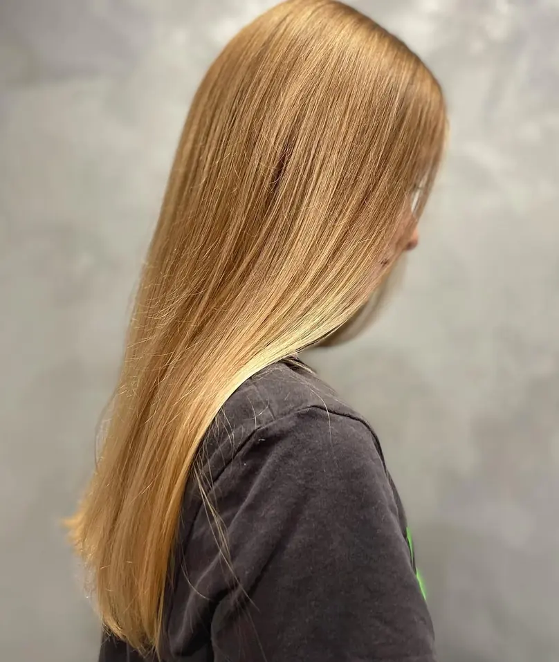 Účes od Romany Hůlkové – Medová blond
